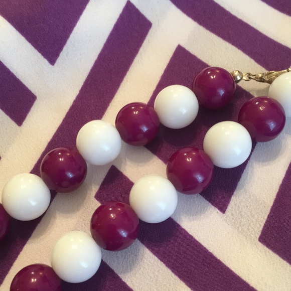 Graduated Acrylic Purple & White Beads 31.5" approx - Picture 3 of 8